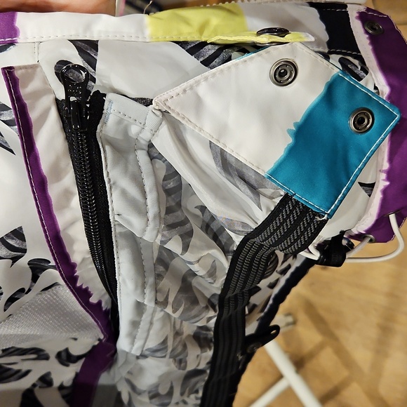 Billabong Snowboarding Jacket - Picture 8 of 12